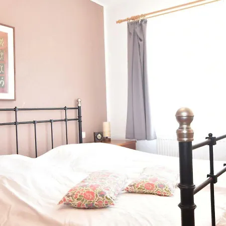 Cozy In With Balcony Apartament *